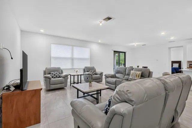  Residence photo 11
