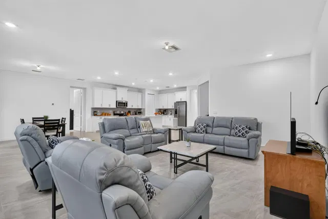  Residence photo 12