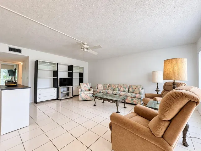 Residence photo 5
