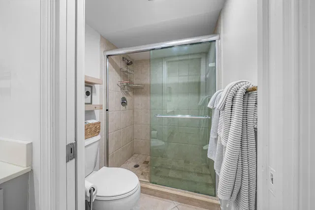 Unit B photo 29
