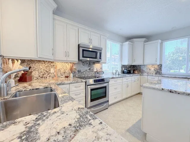  Residence photo 6