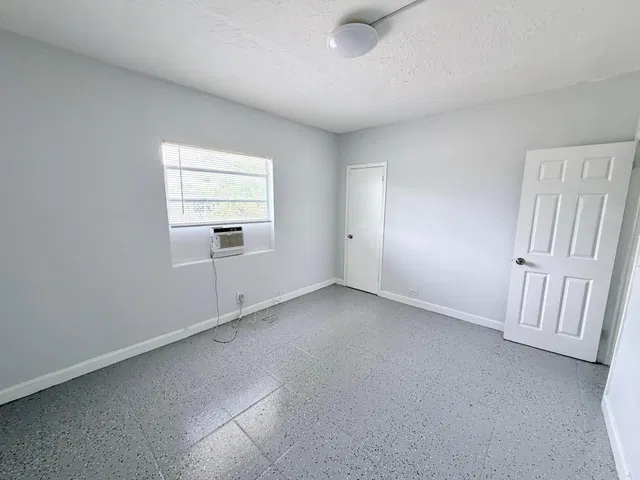  Unit Apt 2 photo 5
