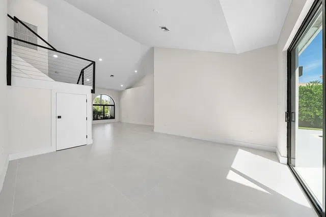  Residence photo 8