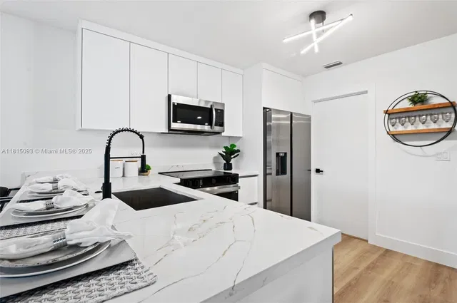  Residence photo 5