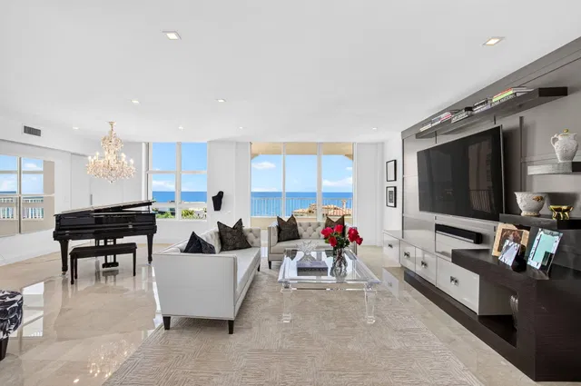  Unit 703 photo 4