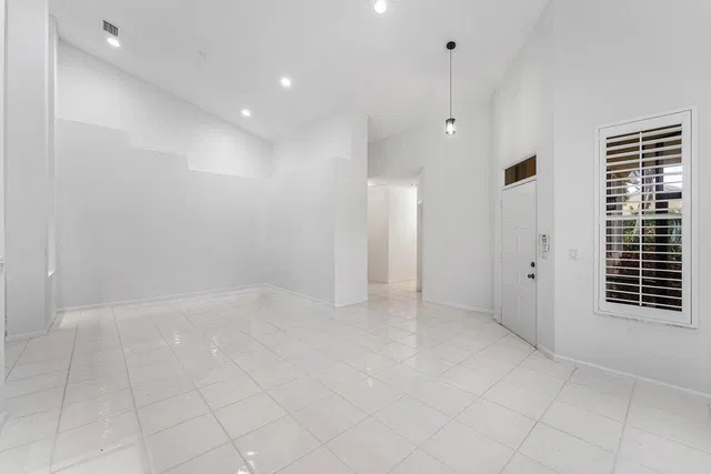 Residence photo 5