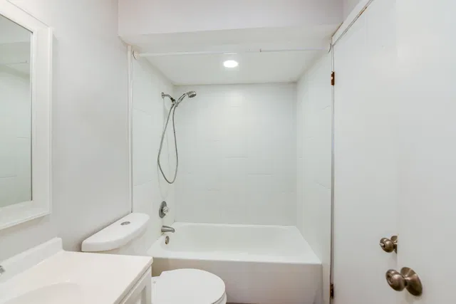  Unit 52 photo 16