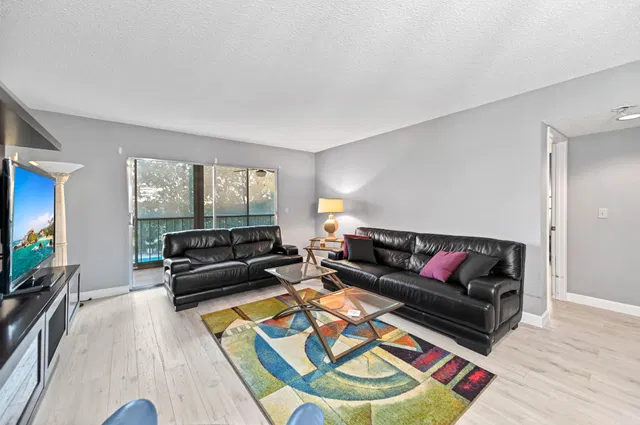 Unit 402 photo 3