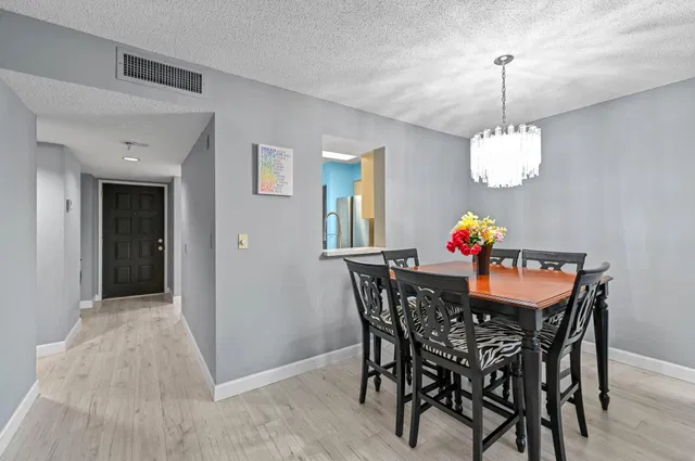 Unit 402 photo 6
