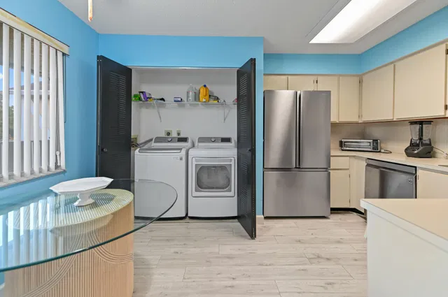 Unit 402 photo 11
