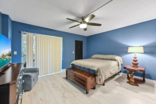 Unit 402 photo 13