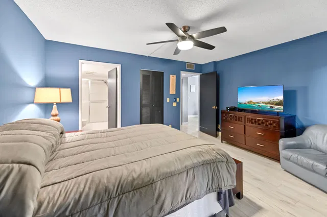Unit 402 photo 14