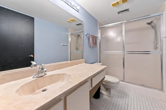 Unit 402 photo 15