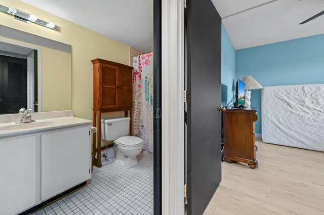 Unit 402 photo 16
