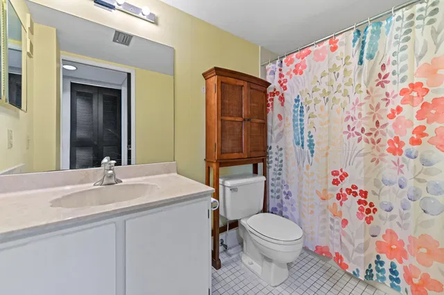 Unit 402 photo 19