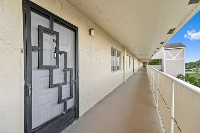 Unit 402 photo 24