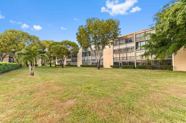 Unit 402 photo 26