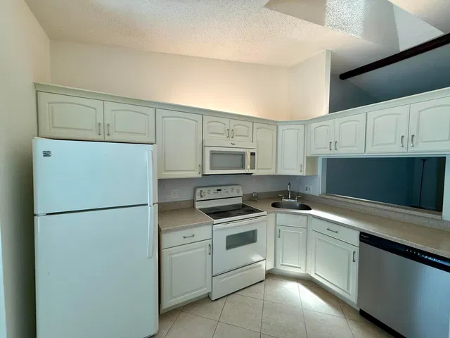 Unit 123-B photo 6