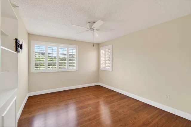 Unit 303 photo 16