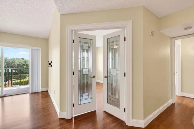 Unit 303 photo 22