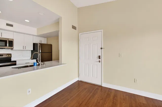 Unit 303 photo 25