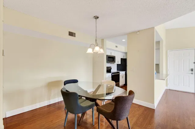 Unit 303 photo 33