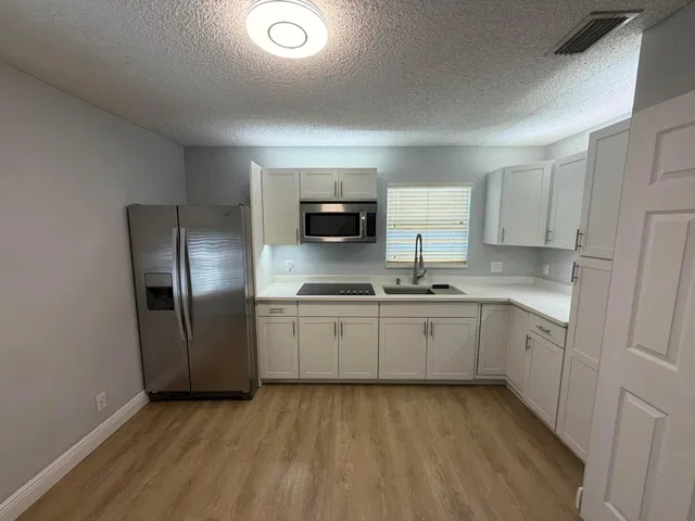  Unit B photo 7