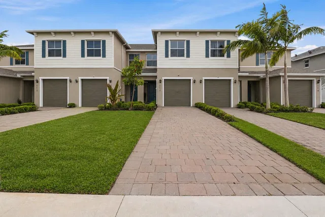 Residence photo 2