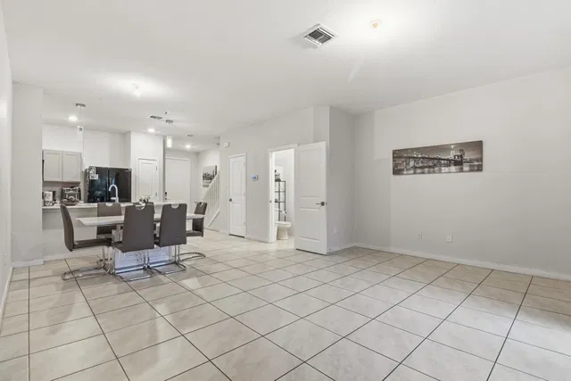 Residence photo 3