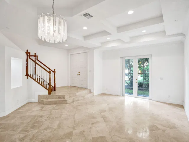 Residence photo 3
