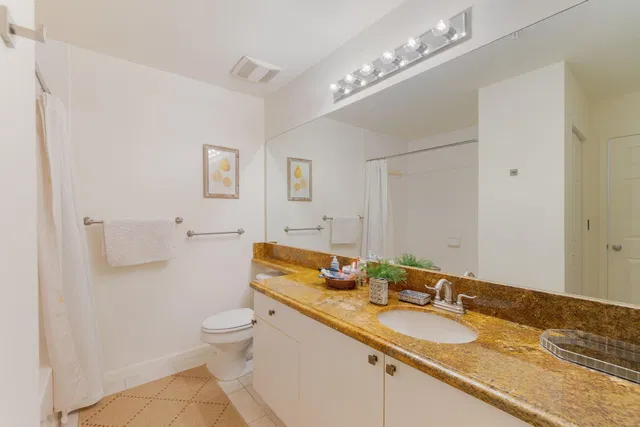Unit 304 photo 18
