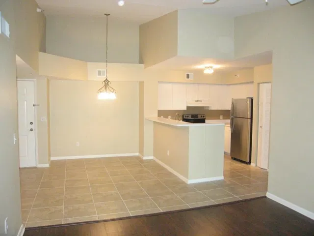  Unit Unit 308 photo 6