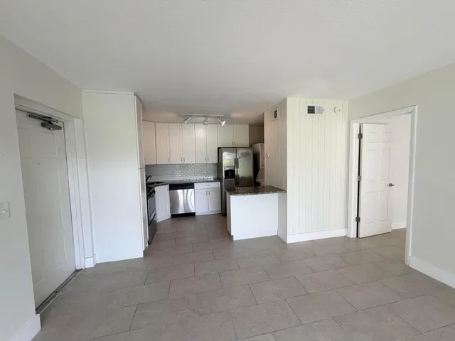 Unit F1 photo 8
