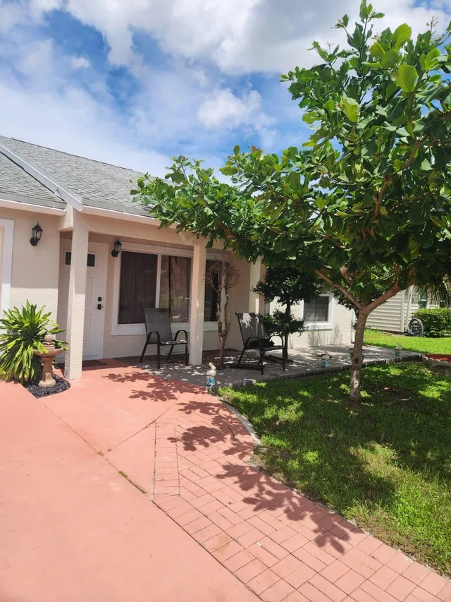 Residence photo 12
