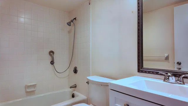  Unit 821 photo 15