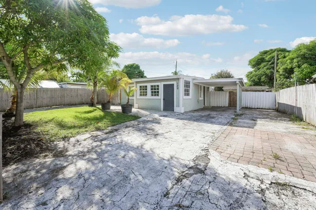 Residence photo 2