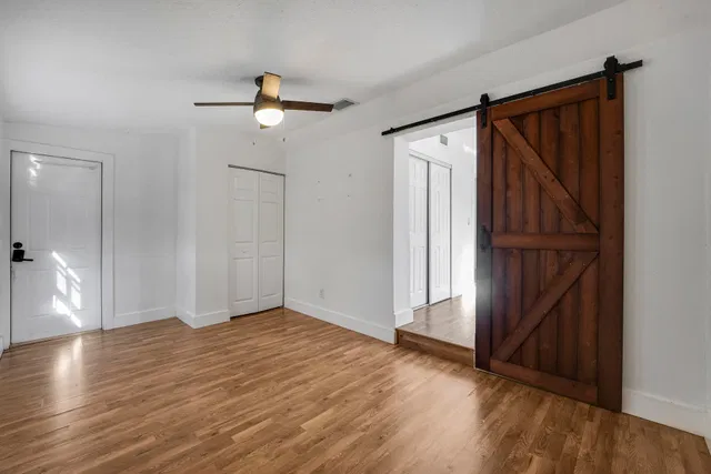 Residence photo 16