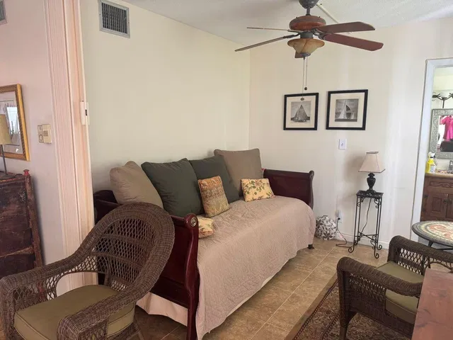 Unit Apt 127 photo 9