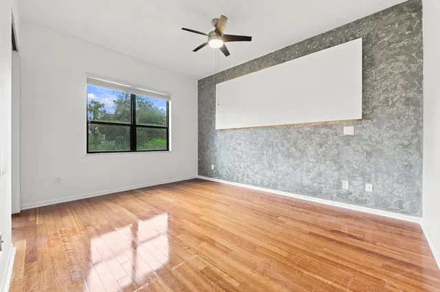 Unit 107 photo 16