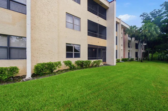 Unit 107 photo 23