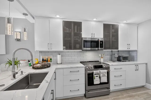 South Palm Beach Unit 4-F photo 19