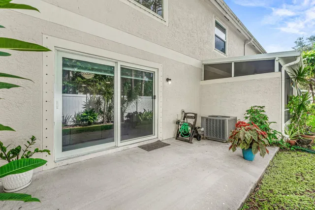 Residence photo 4