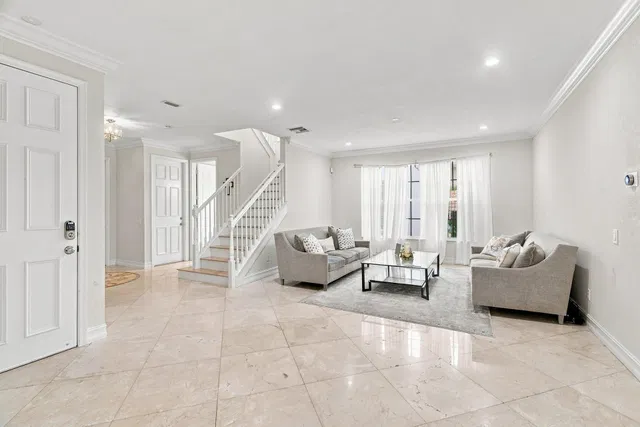 Residence photo 12