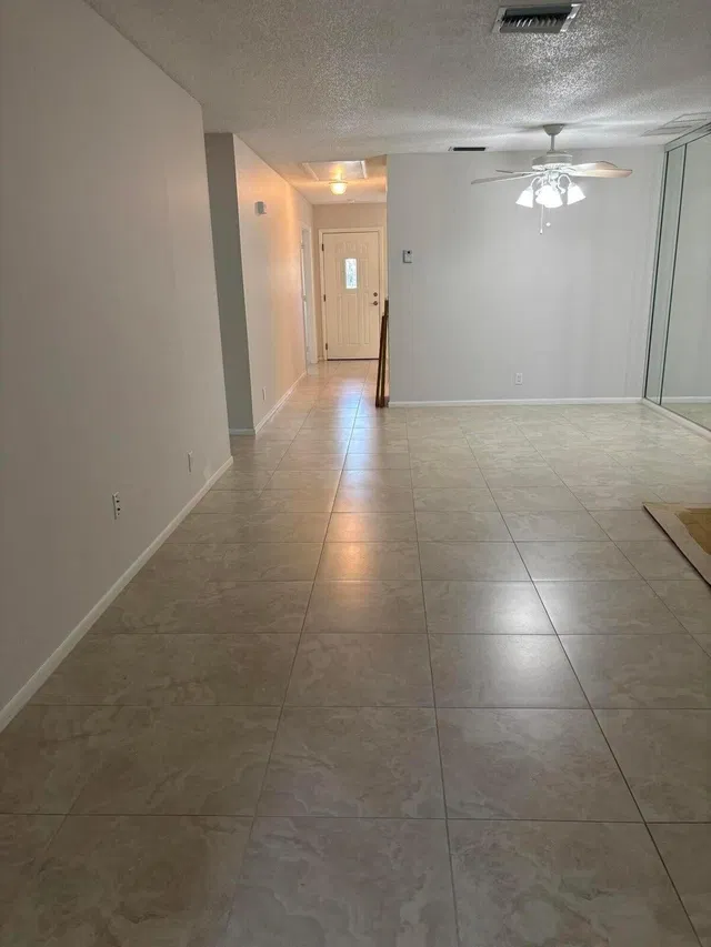Residence photo 5