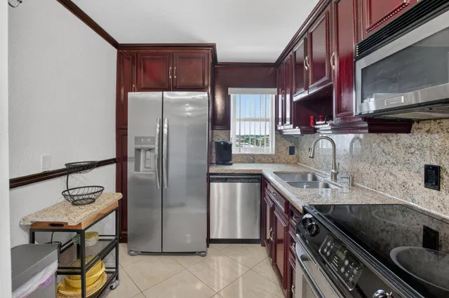 Unit 402 photo 19