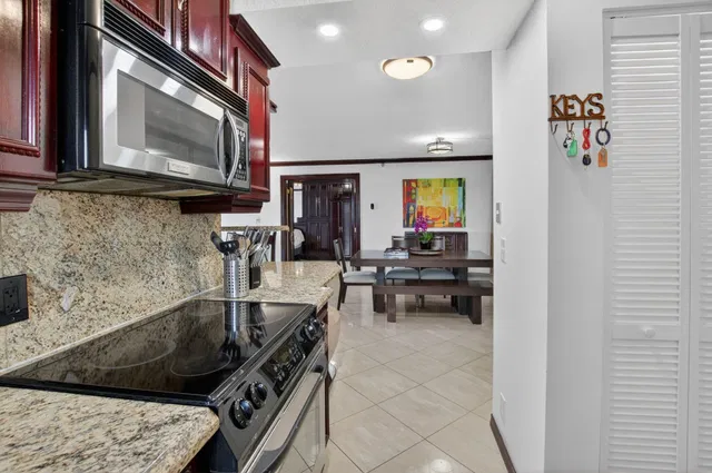 Unit 402 photo 20