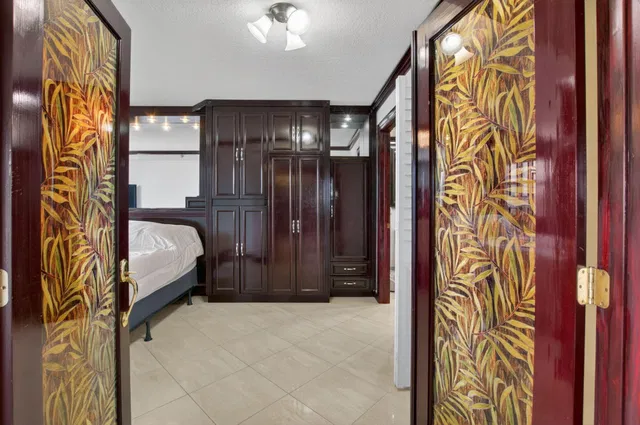 Unit 402 photo 21