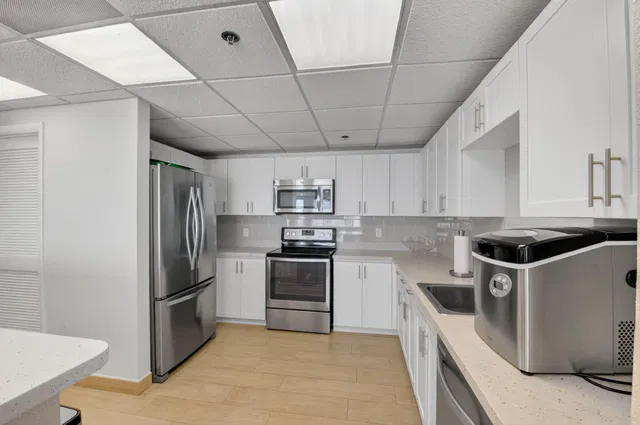 Unit 402 photo 57