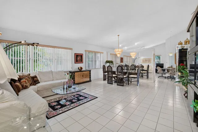 Residence photo 8