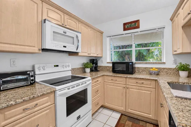 Residence photo 17